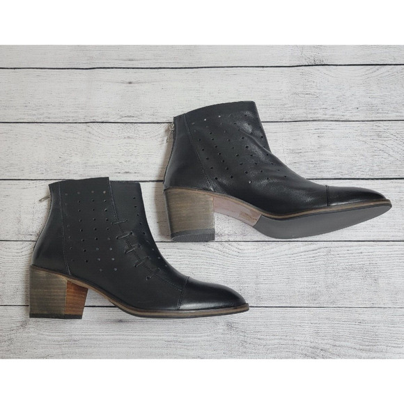 Journee Collection Ulima Leather Zipper Cap Toe Boots Black Women's Size 10 - Picture 3 of 9